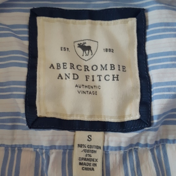 Lightweight long sleeve button down top - Picture 3 of 4